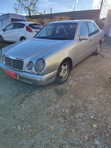 MERCEDES-BENZ CLASE E (BM 210) BERLINA