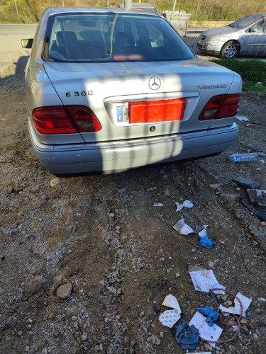 MERCEDES-BENZ CLASE E (BM 210) BERLINA