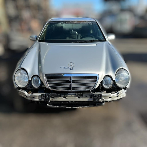 MERCEDES-BENZ CLASE E (BM 210) BERLINA