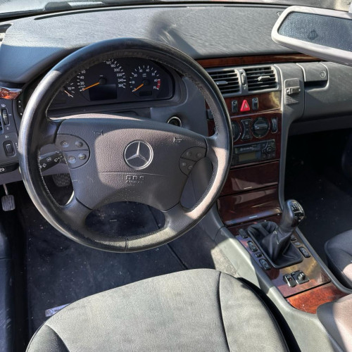 MERCEDES-BENZ CLASE E (BM 210) BERLINA