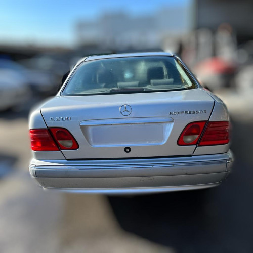 MERCEDES-BENZ CLASE E (BM 210) BERLINA